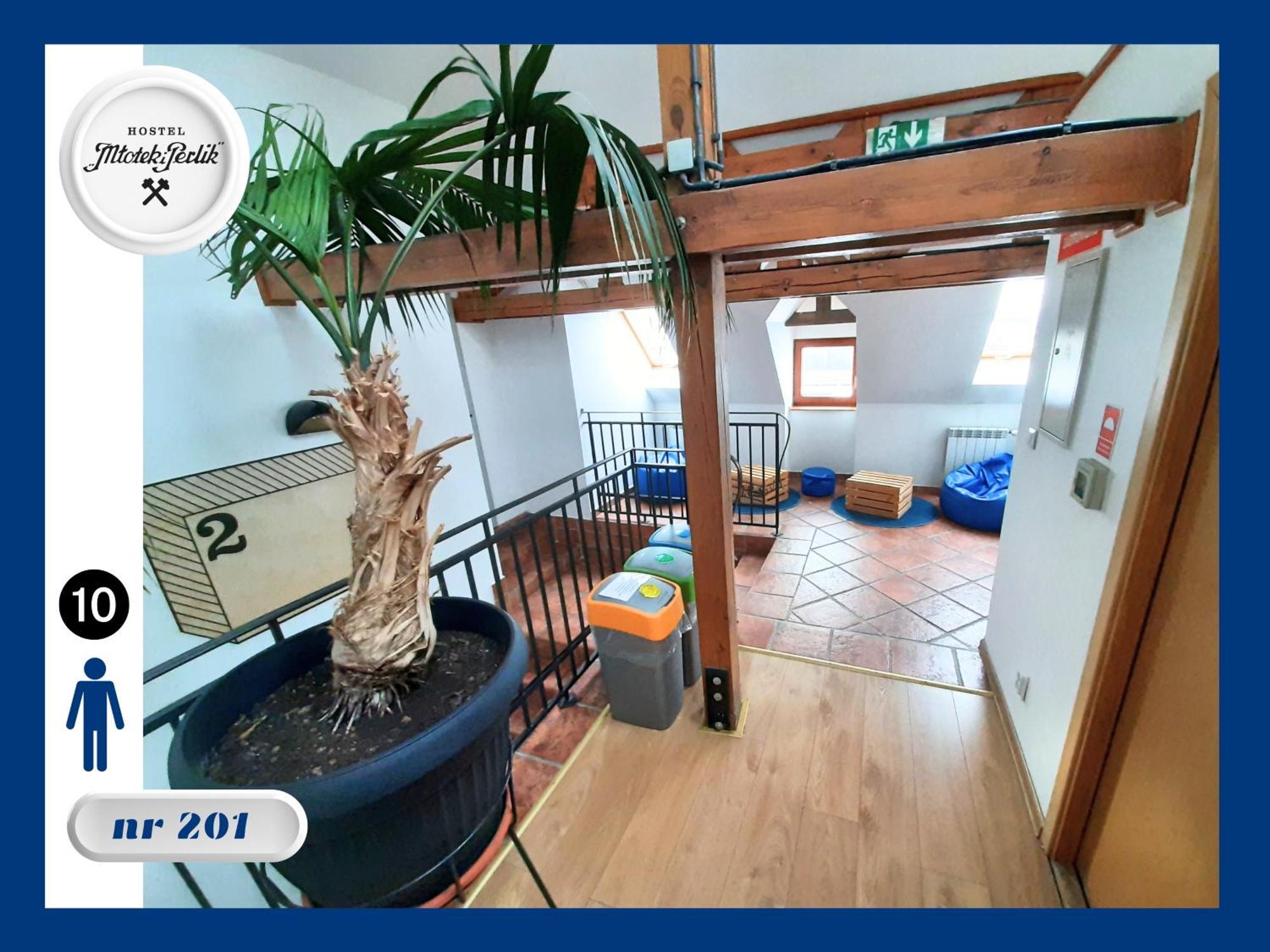 Hostel Mlotek I Perlik Тарновске-Гуры Экстерьер фото